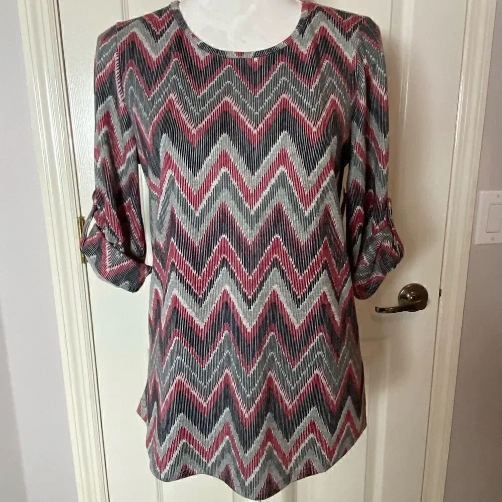 TACERA WOMENS Small Chevron Pullover Top